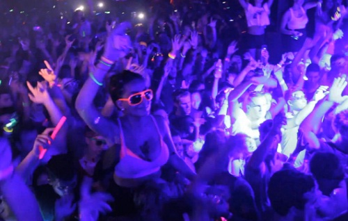 Benny Benassi feat. Gary Go – Close to Me (CLIP)