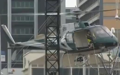 Un pilote survit miraculeusement au crash de son hélicoptère (VIDEO)