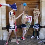 Des féministes ukrainiennes seins nus devant chez DSK (VIDEO)