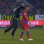 Roumanie : un supporter agresse un joueur en plein match (VIDEO)