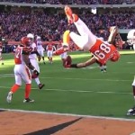 Football américain : il effectue un salto avant pour inscrire un touchdown ! (VIDEO)