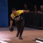 Joueur de bowling professionnel qui se ramasse sur la piste ! (VIDEO)