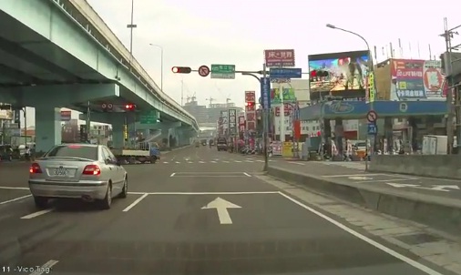 Taiwan : un automobiliste agressé par 5 hommes sur la route (VIDEO)