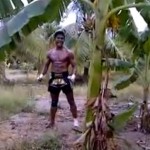 Homme vs Bananier (VIDEO)