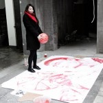 Elle peint avec un ballon de basket (VIDEO)