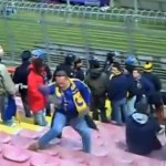 Supporter de foot qui se ramasse dans les tribunes ! (VIDEO)