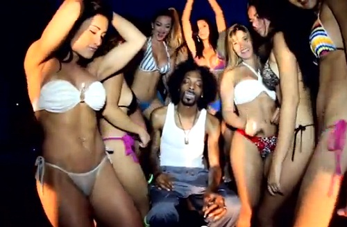 Snoop Dogg – Sitting by the water (CLIP)