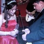 Il lui éclate le champagne à la gueule (VIDEO)
