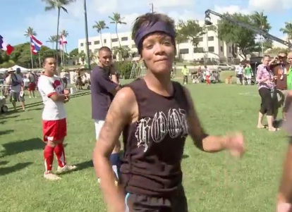 Rihanna joue au foot pour le tournage de Battleship (VIDEO)