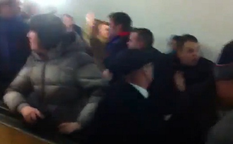 Foot : supporters russes qui se battent sur les escalators (VIDEO)