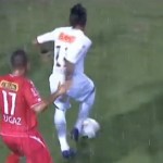 Neymar s&rsquo;amuse avec les défenseurs de Juan Aurich (VIDEO)