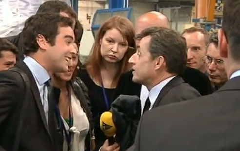 Sarkozy traite un journaliste de « couillon » (VIDEO)