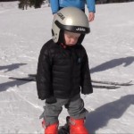 Enfant qui s&rsquo;endort debout sur ses skis (VIDEO)