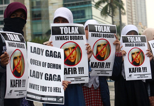 Lady Gaga : son concert annulé en Indonésie sous la pression des islamistes (VIDEO)
