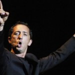 Gad Elmaleh danse pour remercier ses 100.000 followers sur Twitter (VIDEO)
