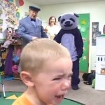 Un homme déguisé en panda terrorise une classe de maternelle (VIDEO)
