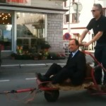François Hollande sur un traîneau à roulette en Corrèze (VIDEO)