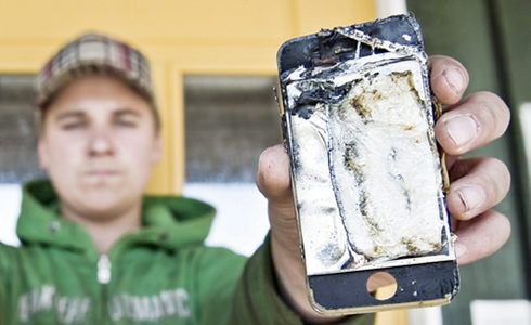 Finlande : son Iphone prend feu dans sa poche (VIDEO)