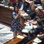 Cécile Duflot sifflée à l&rsquo;Assemblée nationale à cause de sa robe à fleurs (VIDEO)
