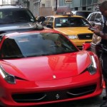 Un New Yorkais roule exprès sur le pied d&rsquo;un policier avec sa Ferrari (VIDEO)
