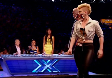 X-Factor UK : une candidate pète les plombs et insulte le jury (VIDEO)