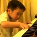 4 ans et déjà un génie du piano (VIDEO)