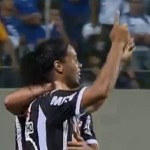 Ronaldinho a de beaux restes (VIDEO)