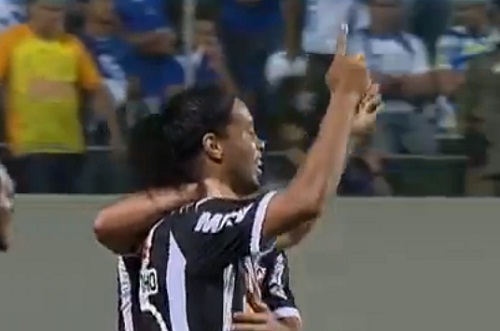 Ronaldinho a de beaux restes (VIDEO)