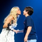 Carrie Underwood donne son premier baiser à un garçon de 12 ans ! (VIDEO)