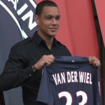 PSG : Présentation de Grégory Van der Wiel (VIDEO)
