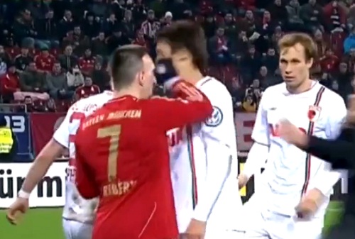 Ribéry met une gifle à un joueur et se fait expulser ! (VIDEO)