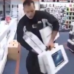 Il a 156 secondes pour dévaliser un magasin d&rsquo;électronique (VIDEO)