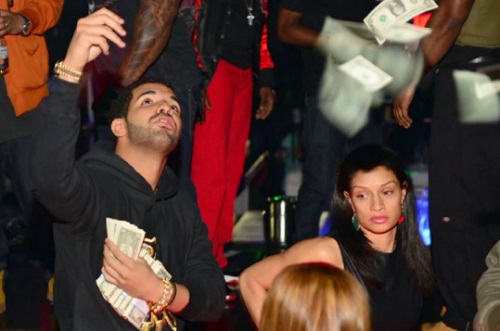 Le rappeur Drake lance 50.000 $ dans un Strip Club (PHOTOS ET VIDEO)