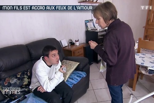 Confessions intimes – Mon fils est accro aux Feux de l’Amour (VIDEO)