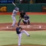 Baseball : un lanceur se prend une balle frappée à 165km/h en pleine tête (VIDEO)