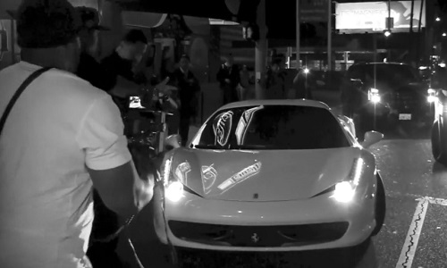 Justin Bieber renverse un paparazzi avec sa Ferrari (VIDEO)