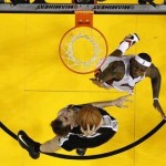 NBA : L&rsquo;énorme block de LeBron James (VIDEO)