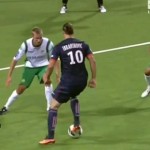 Le câlin d&rsquo;Ibrahimovic à un défenseur suédois