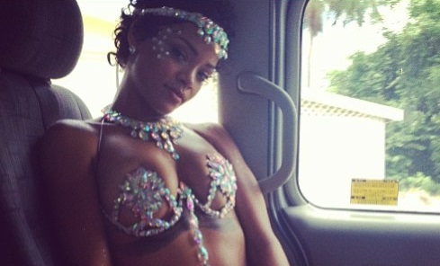 Rihanna se lâche au carnaval de La Barbade (PHOTOS)