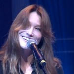 Carla Bruni oublie ses paroles lors d&rsquo;un concert contre… Alzheimer (VIDEO)