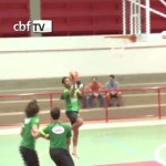 Neymar se met au basket !