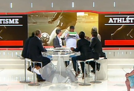 Stade 2 perturbé par un homme voulant interpeller sur la Syrie (VIDEO)