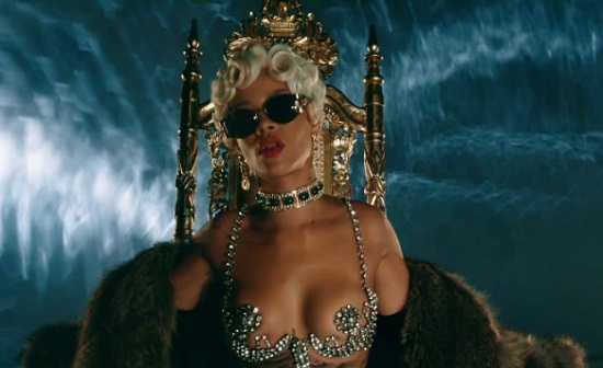 Rihanna : Regardez son nouveau clip « Pour It Up » (CLIP)