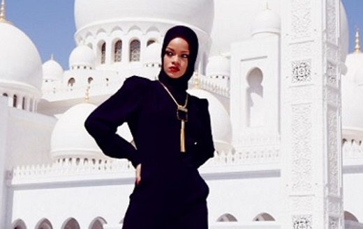 Rihanna virée de la mosquée d’Abou Dhabi (PHOTOS)