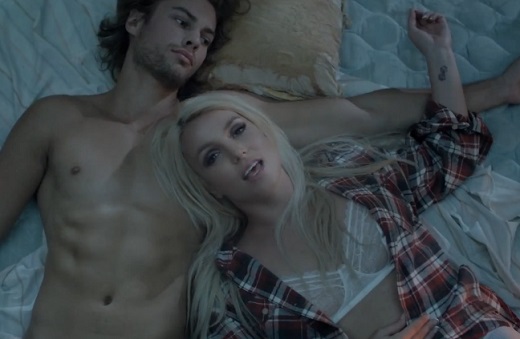 Britney Spears – Perfume (CLIP)