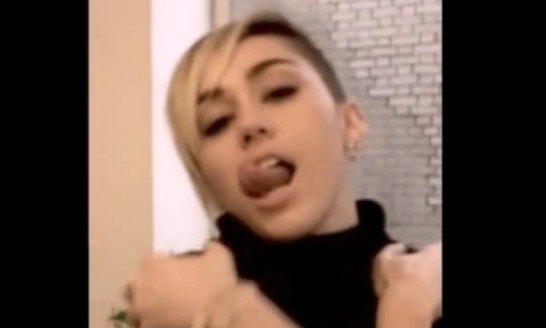 Miley Cyrus se moque de Justin Bieber (VIDEO)