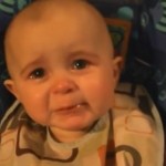Un bébé pleure d&rsquo;émotion en écoutant sa maman chanter (VIDEO)