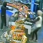 Une boulangère fait fuir un braqueur à coups de balai (VIDEO)