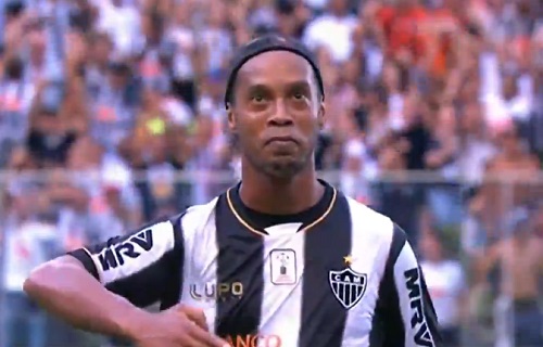 Magnifique coup franc de Ronaldinho (VIDEO)