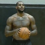 LeBron James travaille son dunk à l&rsquo;entraînement (VIDEO)